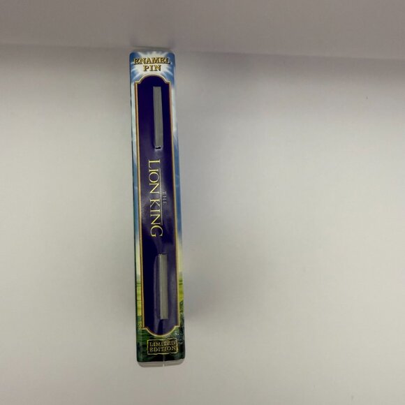 Disney Pin The Lion King VHS Tape Case Hakuna Matata Monogram Limited Edition - Picture 3 of 5